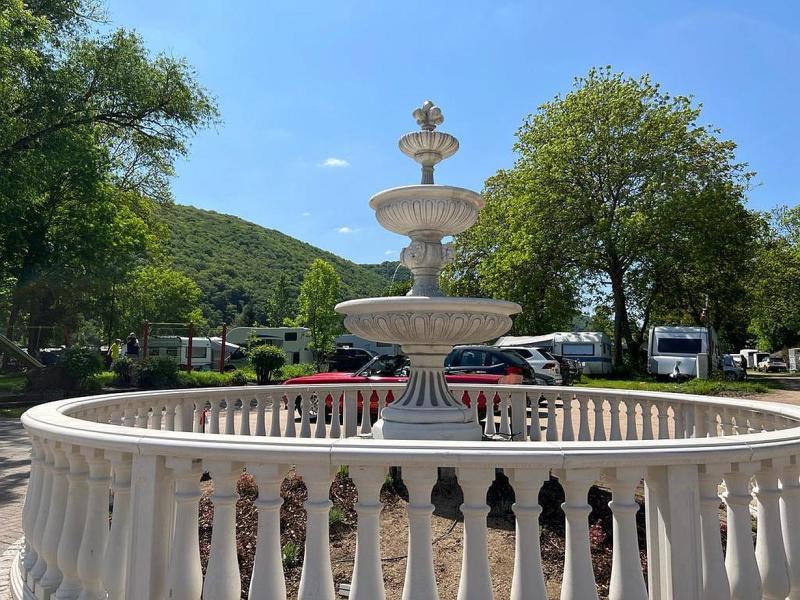 Großer Garten Kaskaden Brunnen